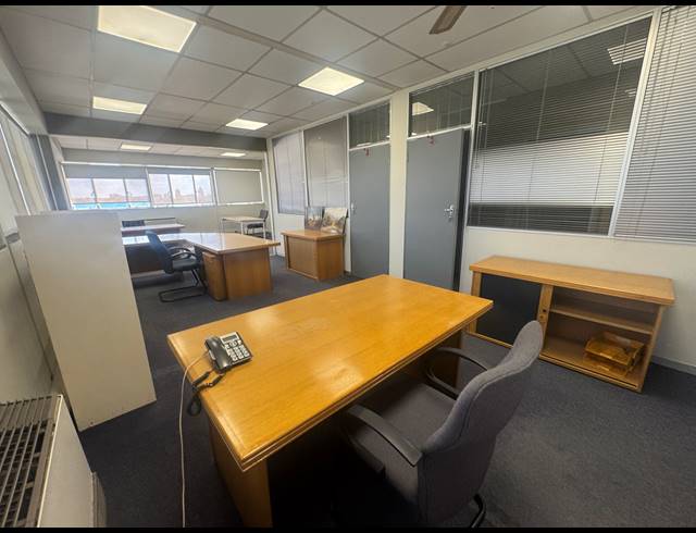 512M² OFFICE TO LET IN WYNBERG